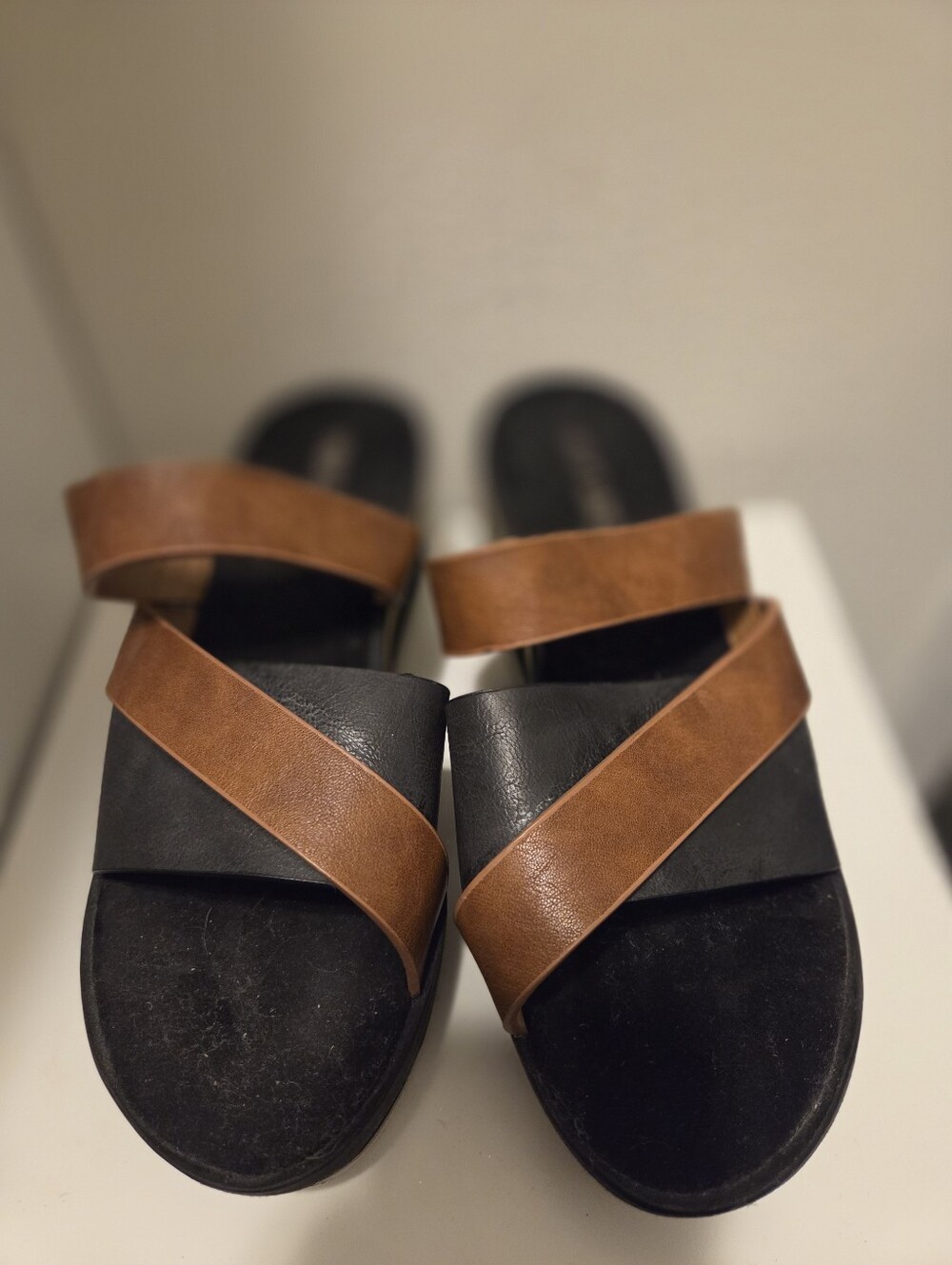 Women's Black & Brown Cross-Strap Slide Sandals Size 8